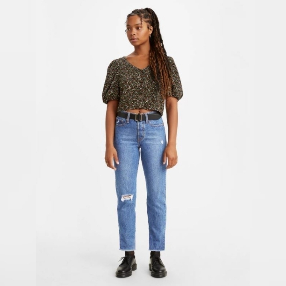 LEVIS Wedgie Straight Distressed Jeans size 23 in EUC